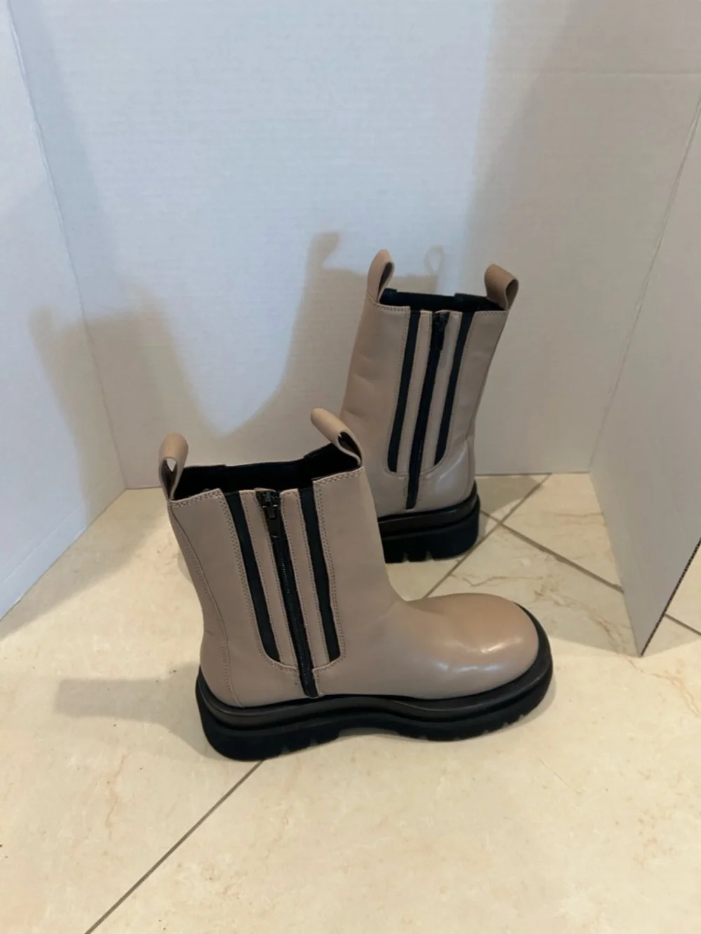 Jeffrey Campbell Tanked Beige Chelsea Lug Boots size 6